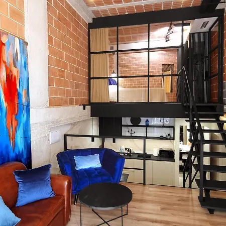 Two-level Catchy Loft & Castle Apartament *