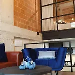 דירה Two-level Catchy Loft & Castle